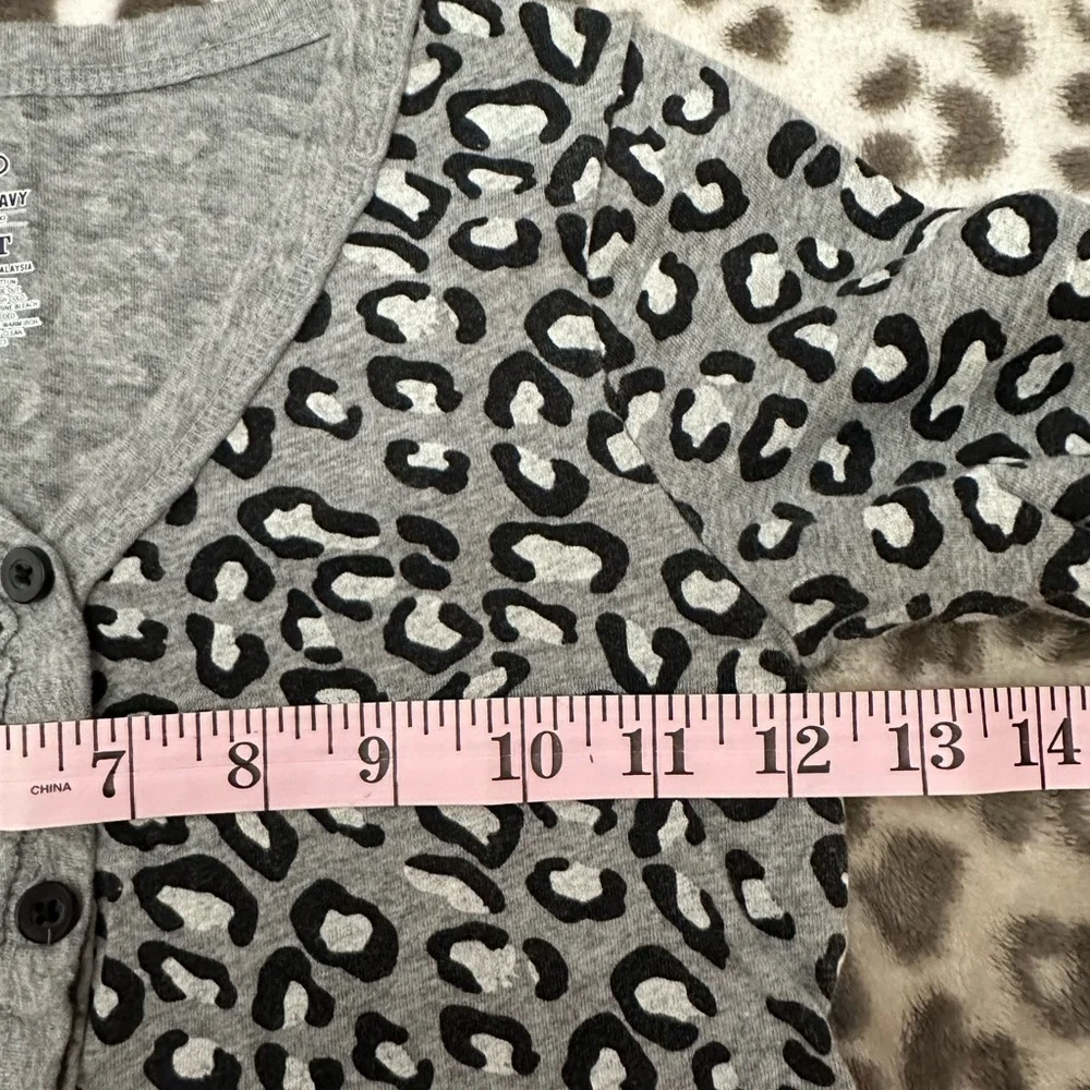 2010 Old Navy Animal Leopard Print Cardigan in Gray Size 5T Girls